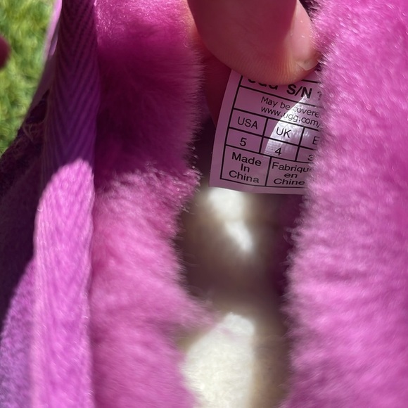 NWT UGG Classic Ultra Mini Boots! - Picture 10 of 15